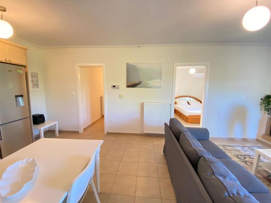 Cozy 2 Room Apartment With Garden Near Athens Air-Port Artemida  Bagian luar foto