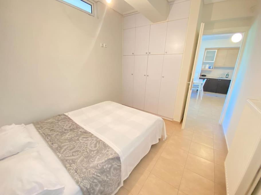 Cozy 2 Room Apartment With Garden Near Athens Air-Port Artemida  Bagian luar foto