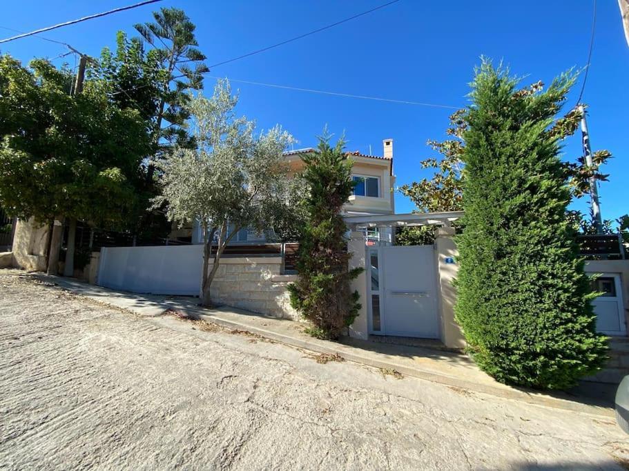 Cozy 2 Room Apartment With Garden Near Athens Air-Port Artemida  Bagian luar foto