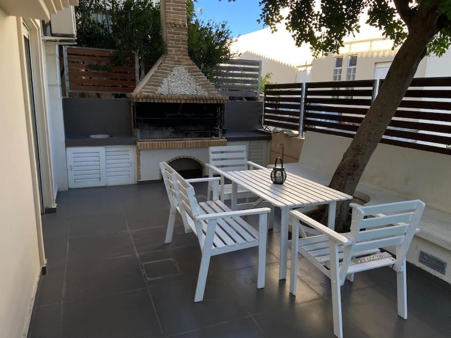 Cozy 2 Room Apartment With Garden Near Athens Air-Port Artemida  Bagian luar foto