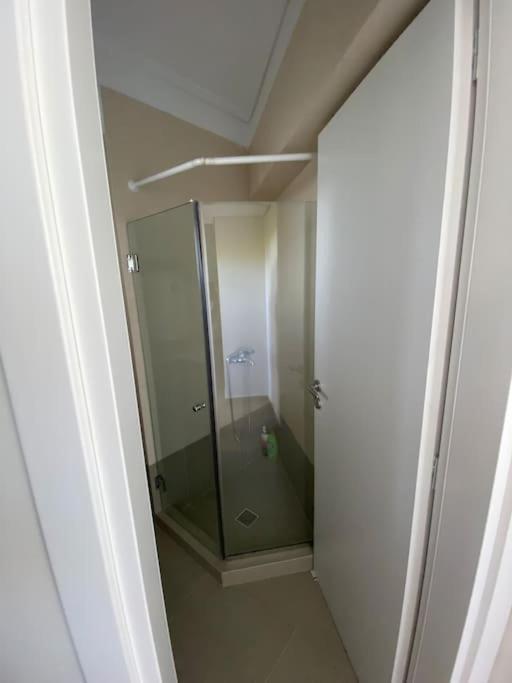 Cozy 2 Room Apartment With Garden Near Athens Air-Port Artemida  Bagian luar foto